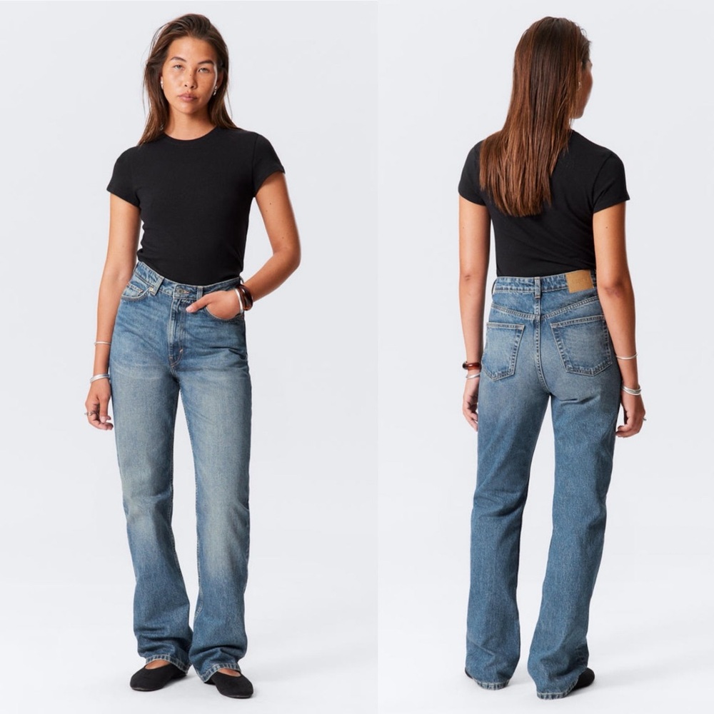 Weekday Women's Straight Leg Jeans in Medium Blue Wash